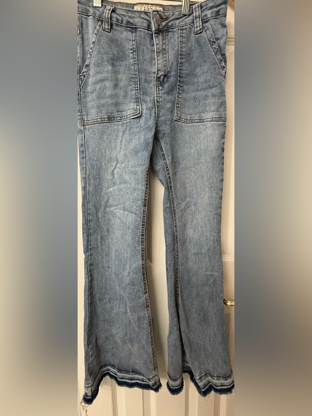 Love cult Light Wash Flare Jeans with Front Patch Pockets - size 3 W27” L27”